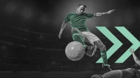 “利物浦3-1逆转莱斯特城：加克波神射建功，萨拉赫助阵”